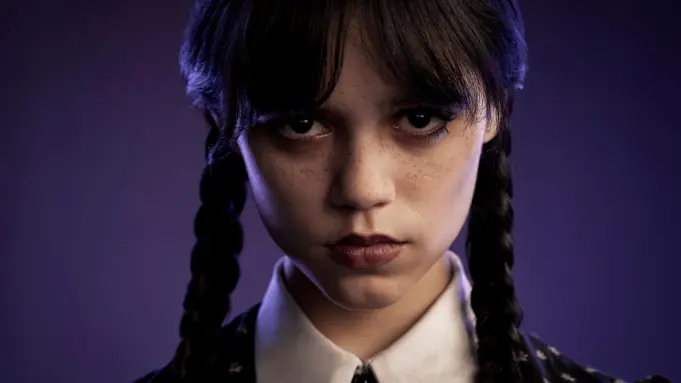  Tim Burton’ın yönetmenliğinde, yeni Addams Ailesi televizyon dizisi “Wednesday”den ilk teaser yayınlandı￼