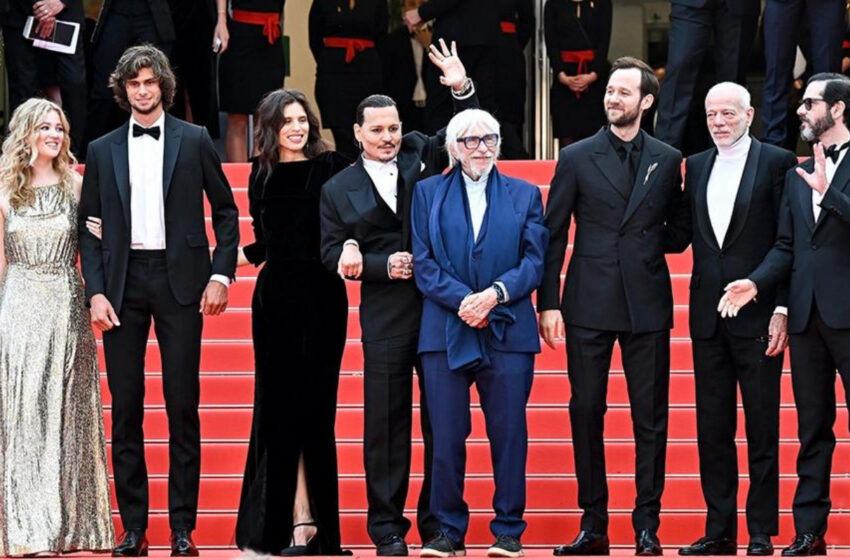  Cannes Film Festivali Johnny Depp’in Başrolünde Olduğu ‘Jeanne du Barry’ ile Açıldı
