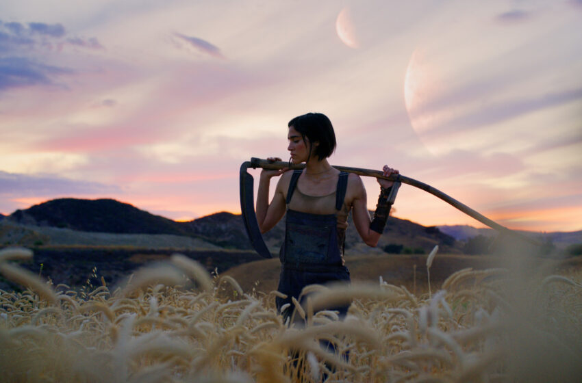  Zack Snyder İmzalı ‘Rebel Moon’ Filminin Görselleri Paylaşıldı