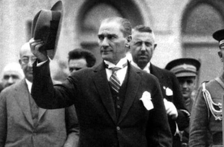  Ünlüler Tek Ses: Mustafa Kemal Atatürk Kırmızı Çizgimiz