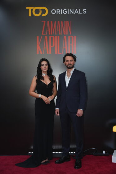 Esra Bilgiç, Birkan Sokullu Zamanın Kapıları