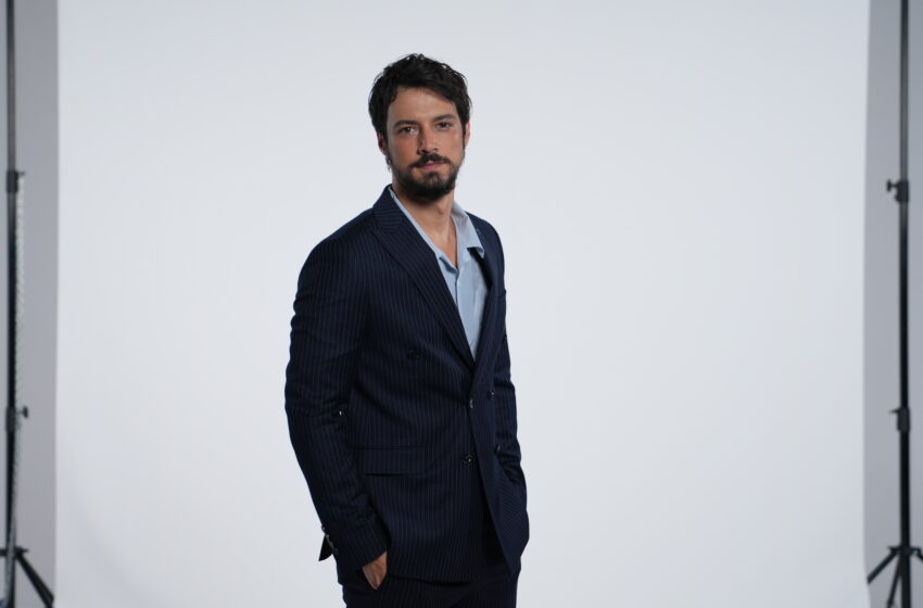  Mert Yazıcıoğlu Talks About His Role in ‘Red Roses’ Exclusive Interview