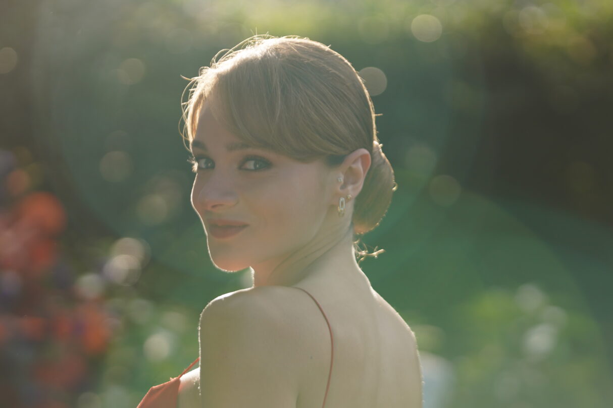 Miray Daner ‘Bize Bi’Şey Olmaz’ı Anlatıyor