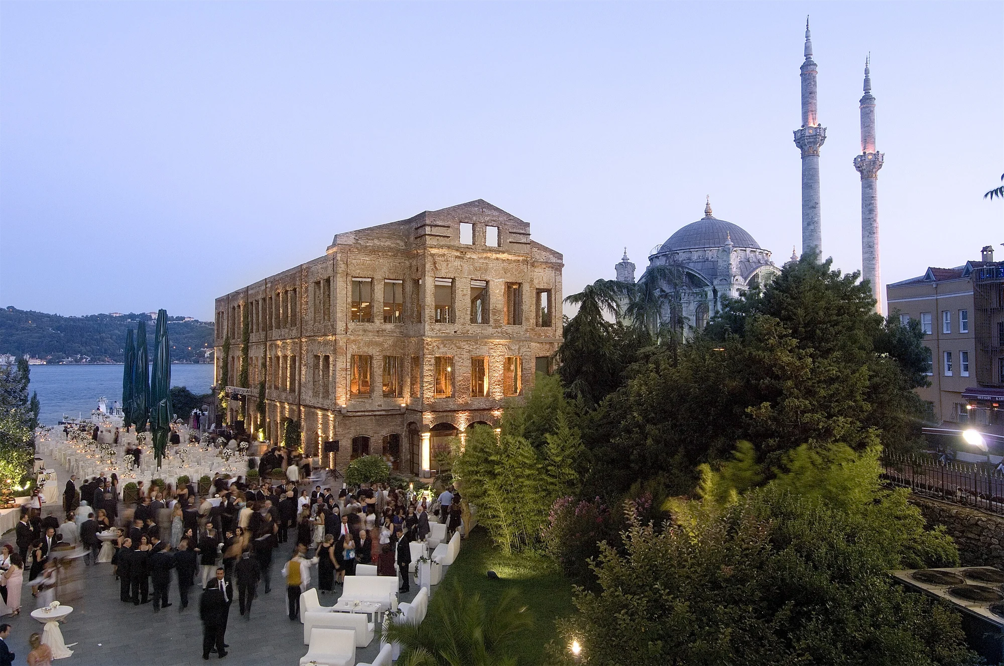 Şehrin Sahnesi: İstanbul’un Bahar Lansman Mekânları
