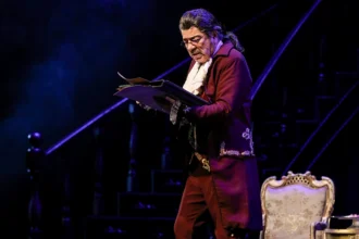 Veda turnesindeki Amadeus oyunundan bir sahne