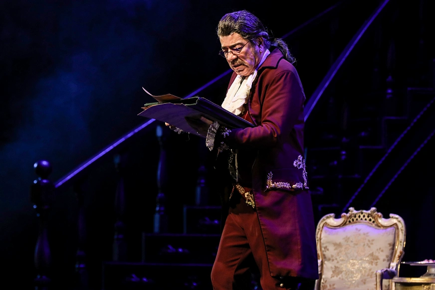 Veda turnesindeki Amadeus oyunundan bir sahne