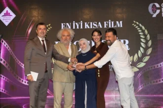 Çatalca Film Festivali Altın Erguvan Ödülü takdimi