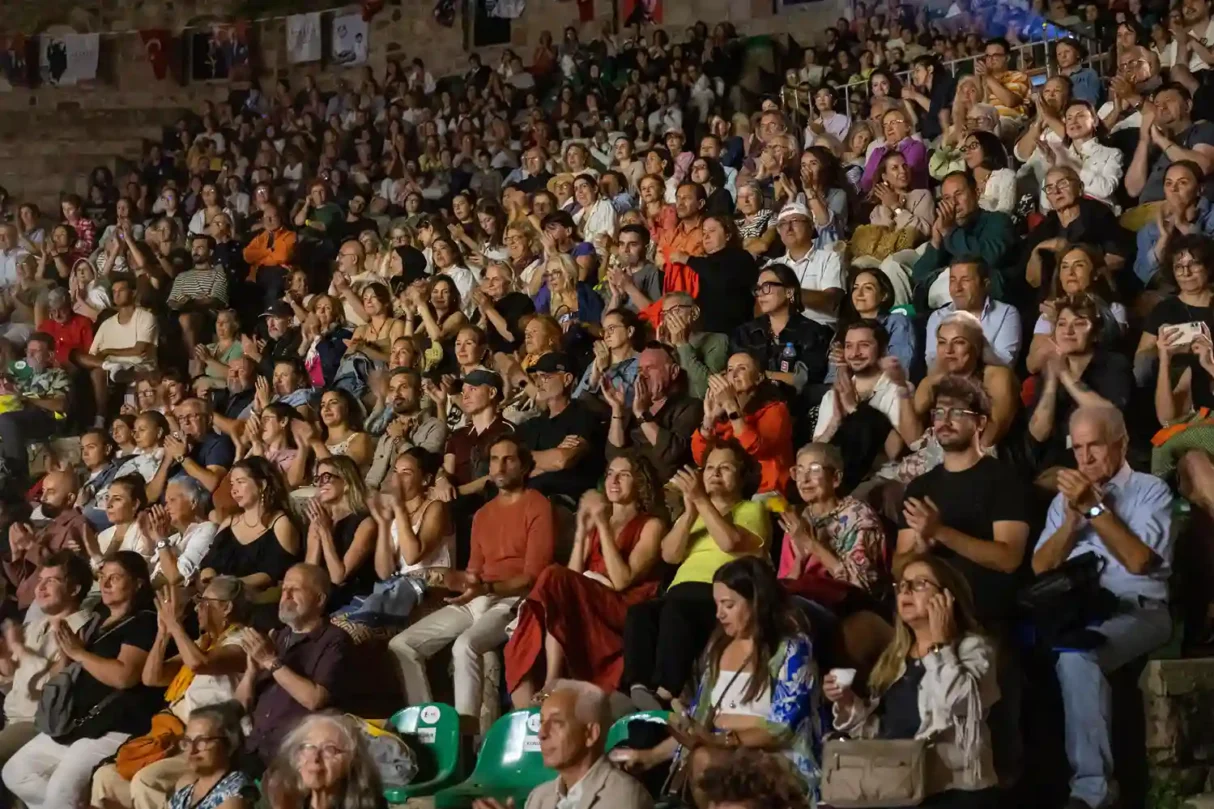Ayvalık Uluslararası Film Festivali Geleceğin Sinemacıları Ödülü Melik Kuru’ya Verildi